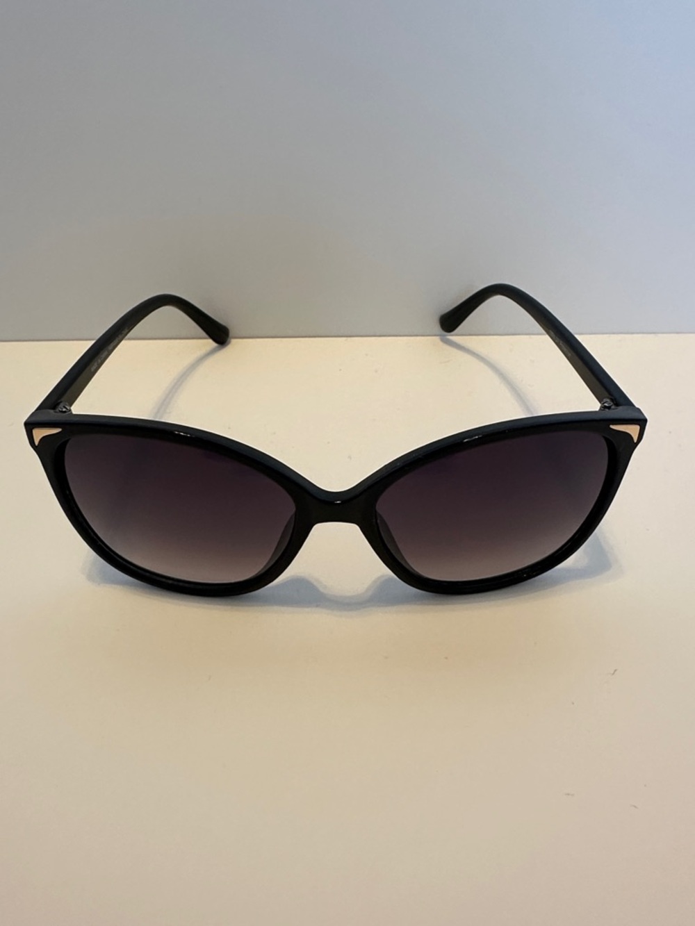 Black Cat-Eye Women's Sunglasses - Classic UV Style